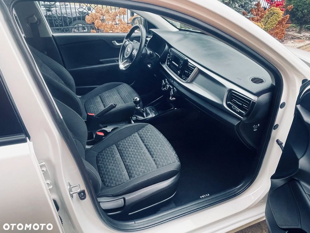 Kia Rio - 8