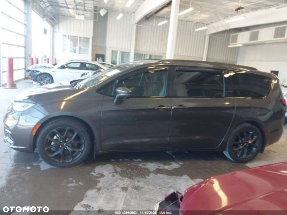 Chrysler Pacifica - 7