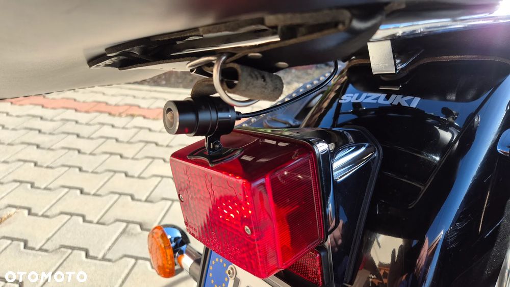 Suzuki Intruder - 12