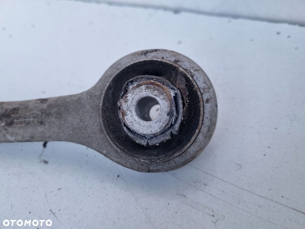 Audi A4 B5 Passat B5 PRZEDNI LEWY GÓRNY WAHACZ przód - 3