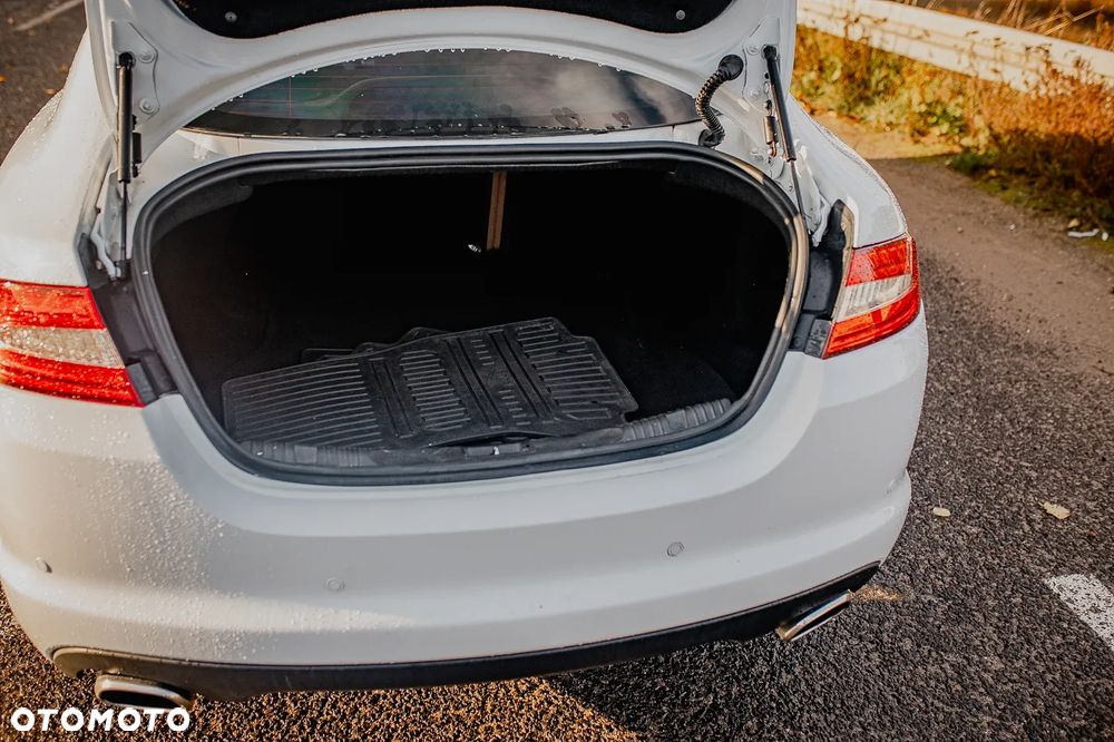 Jaguar XF 2.7 V6 D Premium Luxury - 26