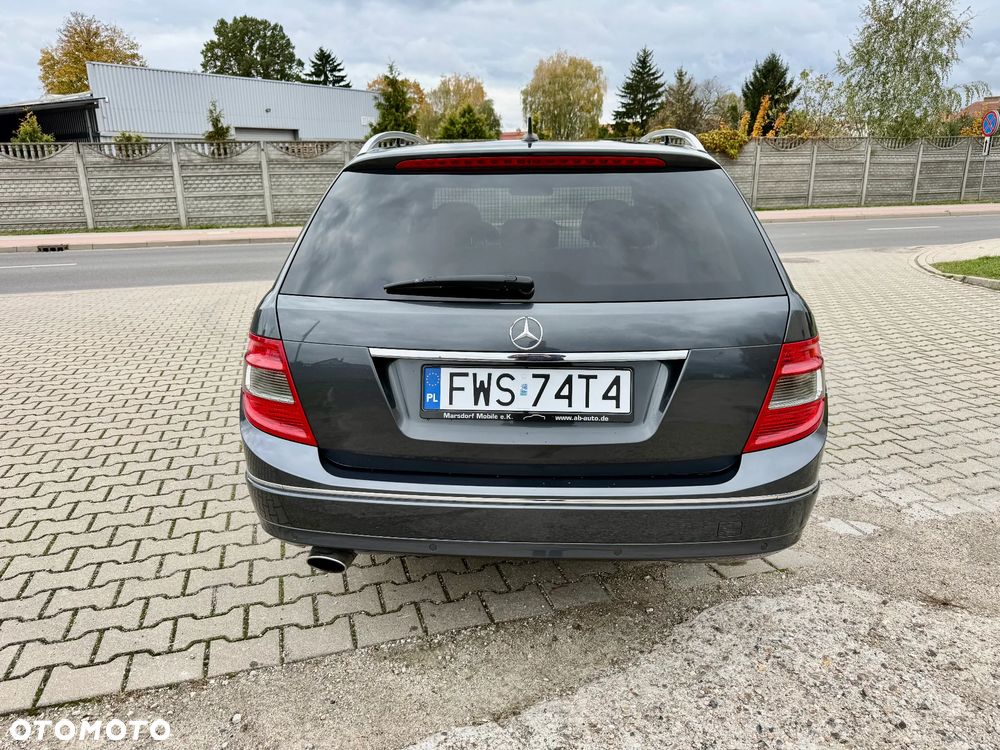 Mercedes-Benz Klasa C 250 CGI T Automatik BlueEFFICIENCY Avantgarde - 4