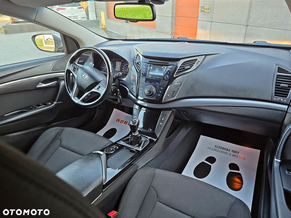 Hyundai i40 Kombi blue 1.6 Family+ - 19