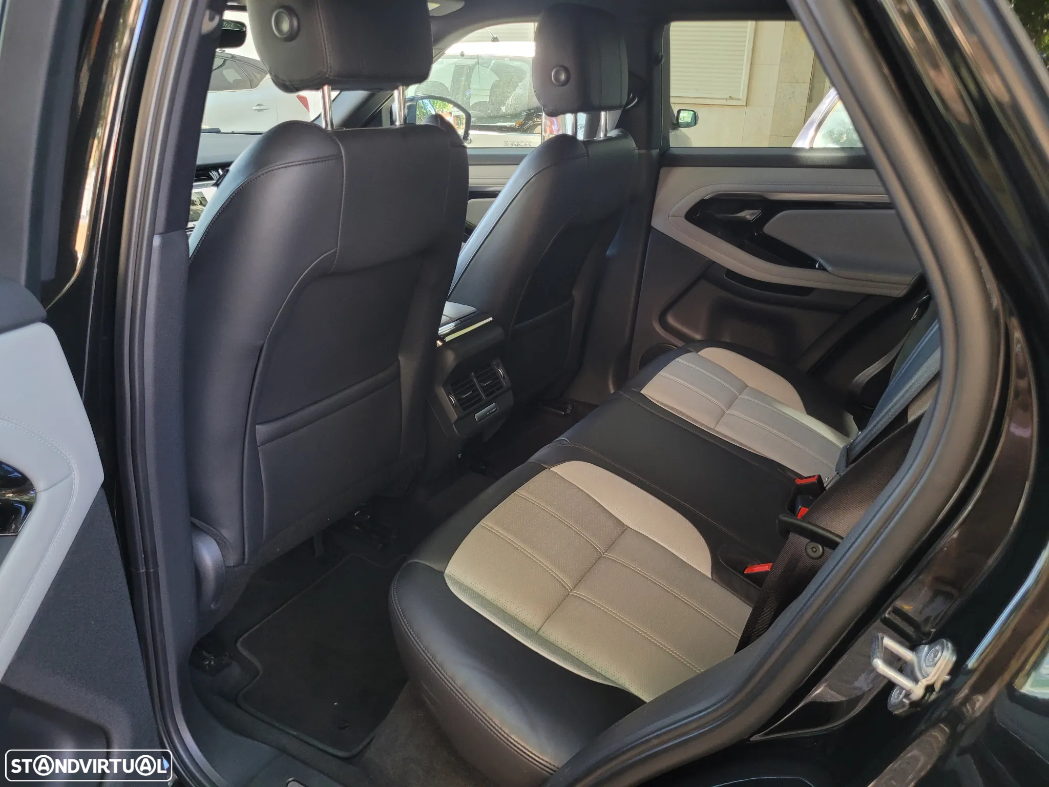 Land Rover Range Rover Evoque 2.0 D150 AWD R-Dynamic S Auto - 40