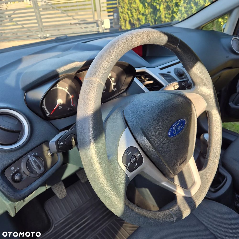 Ford Fiesta - 12