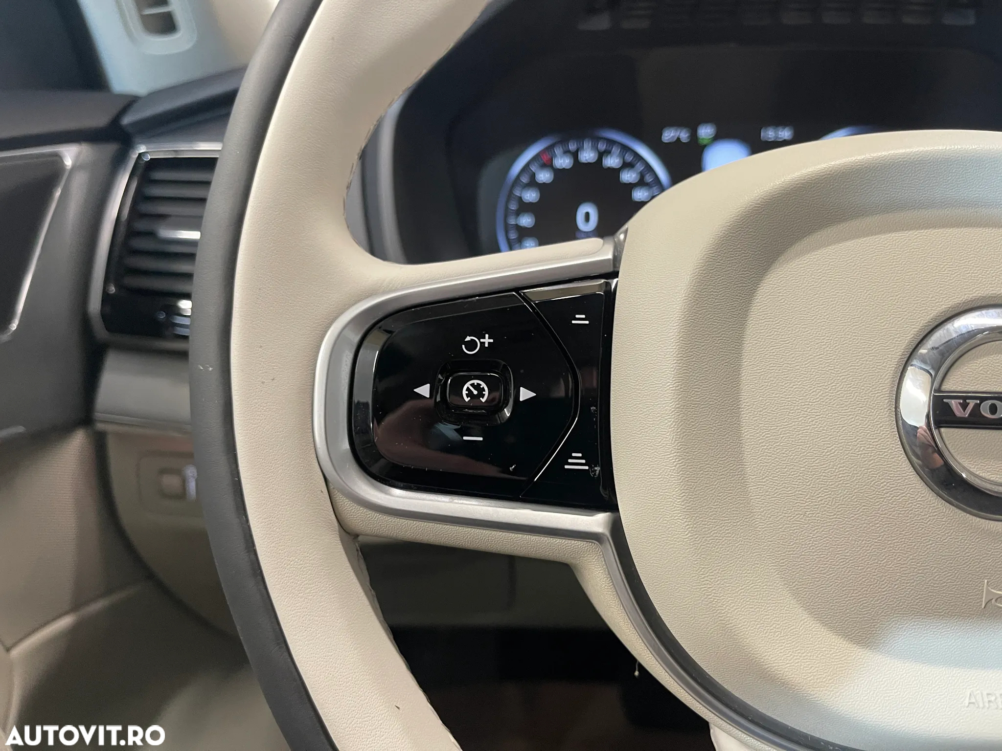 Volvo XC 90 T8 eAWD Momentum Pro - 25