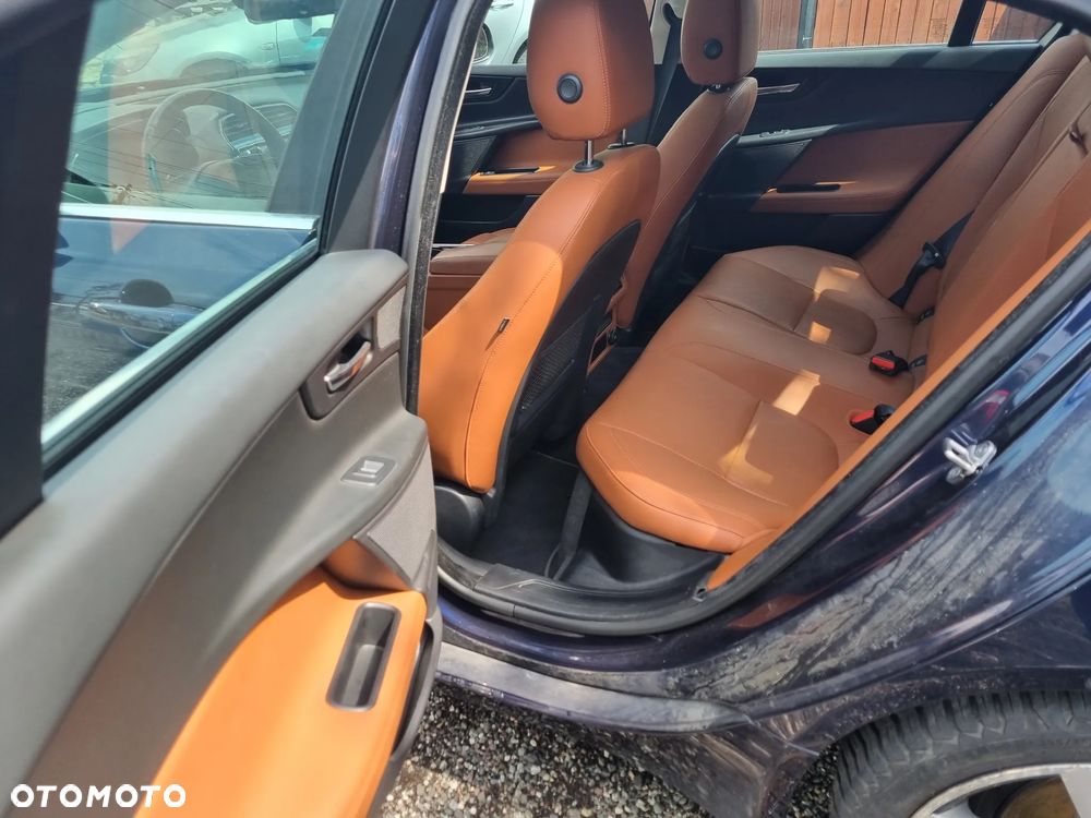 Jaguar XE 2.0 D AWD Portfolio - 13