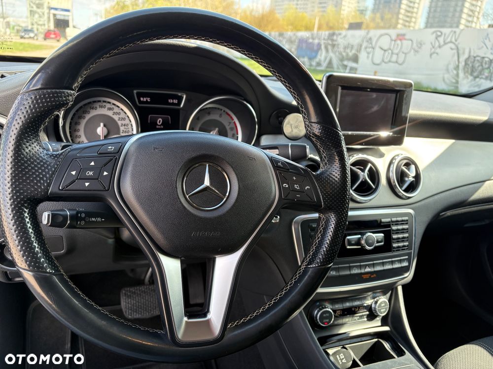 Mercedes-Benz GLA 250 4-Matic - 4
