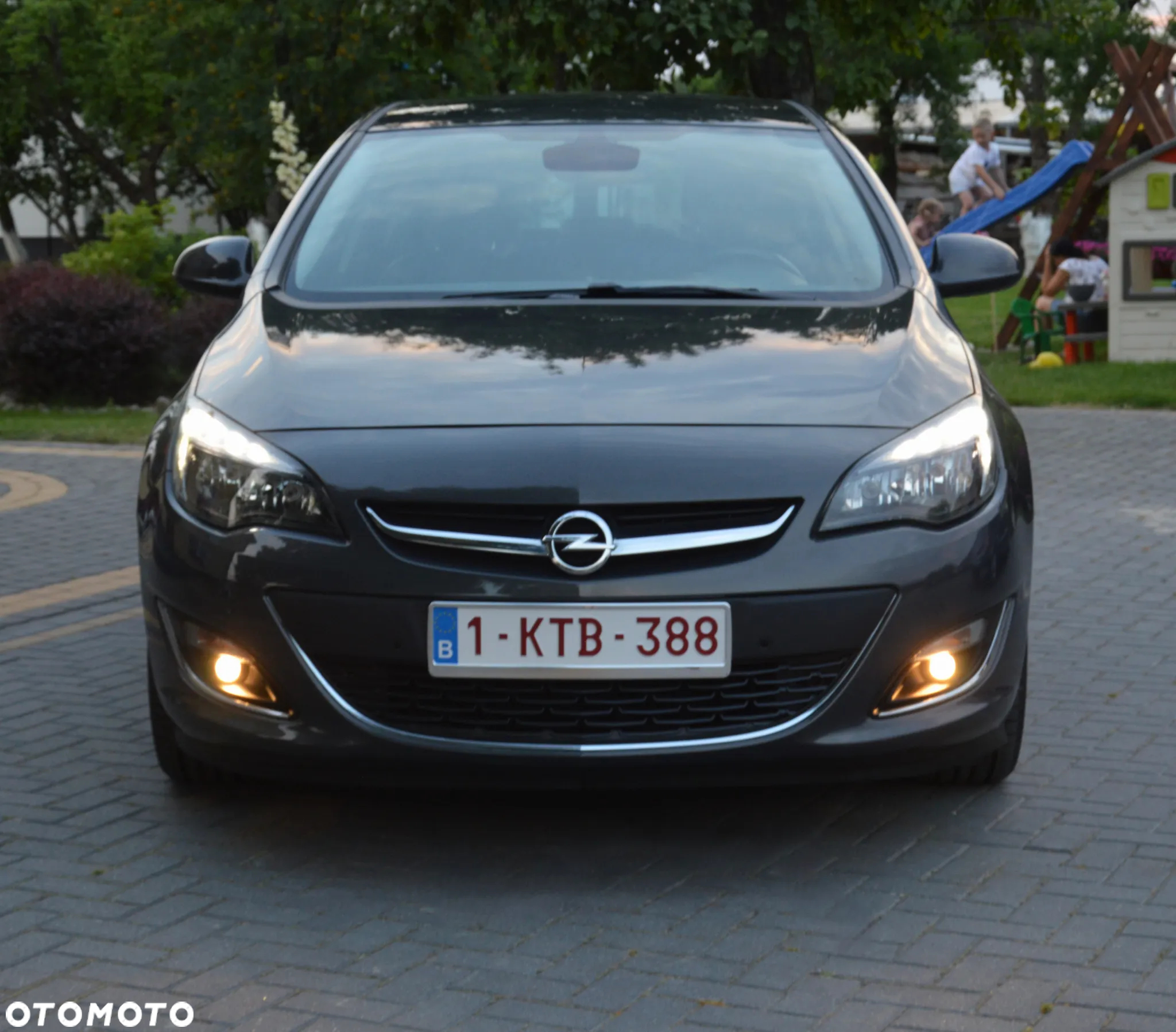 Opel Astra IV 1.6 CDTI Cosmo - 12