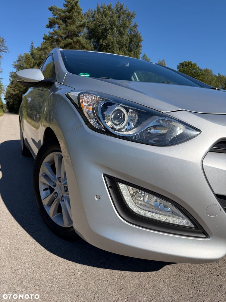 Hyundai i30 blue Kombi 1.6 CRDi YES Gold - 25