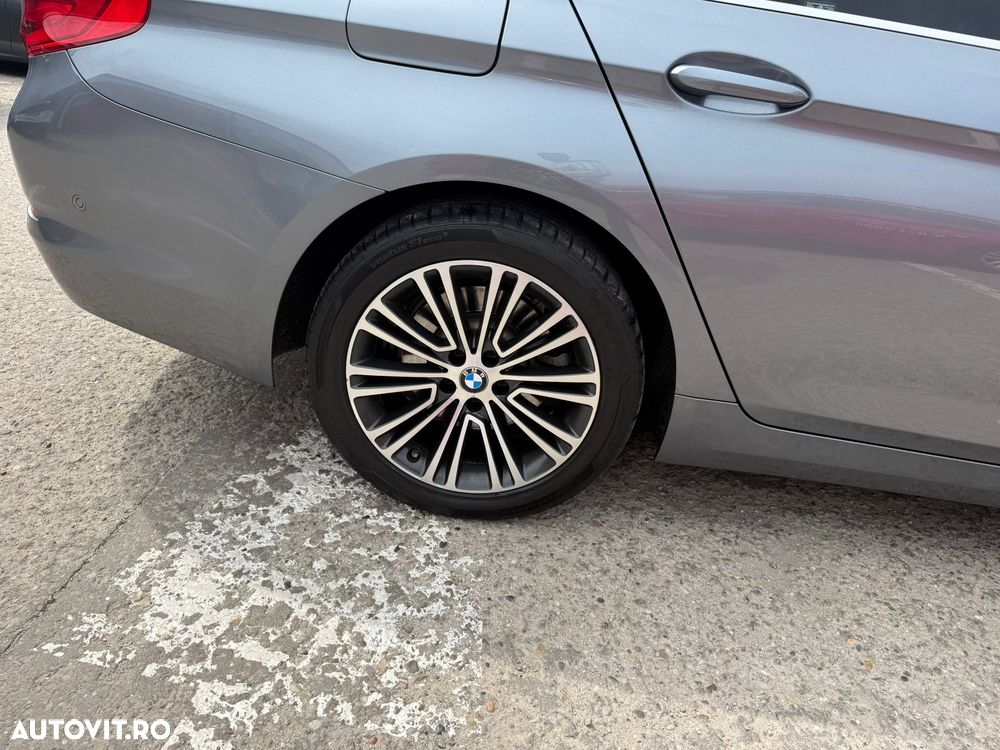 BMW Seria 5 520i AT MHEV - 11
