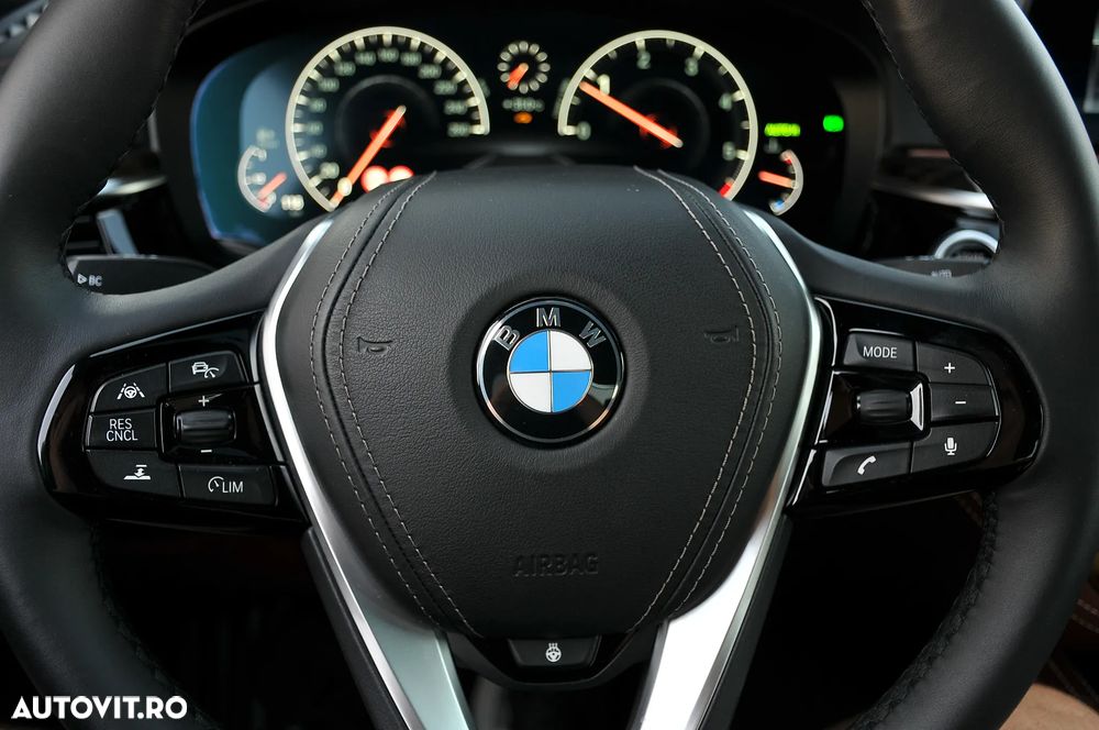 BMW Seria 5 520d AT - 38
