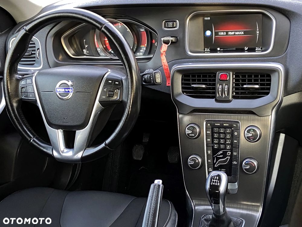 Volvo V40 D3 Momentum - 29