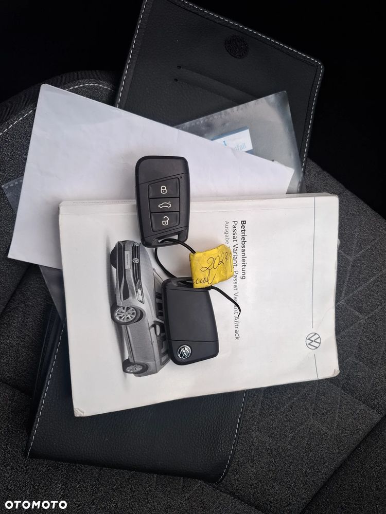 Volkswagen Passat 2.0 TDI SCR Elegance - 30