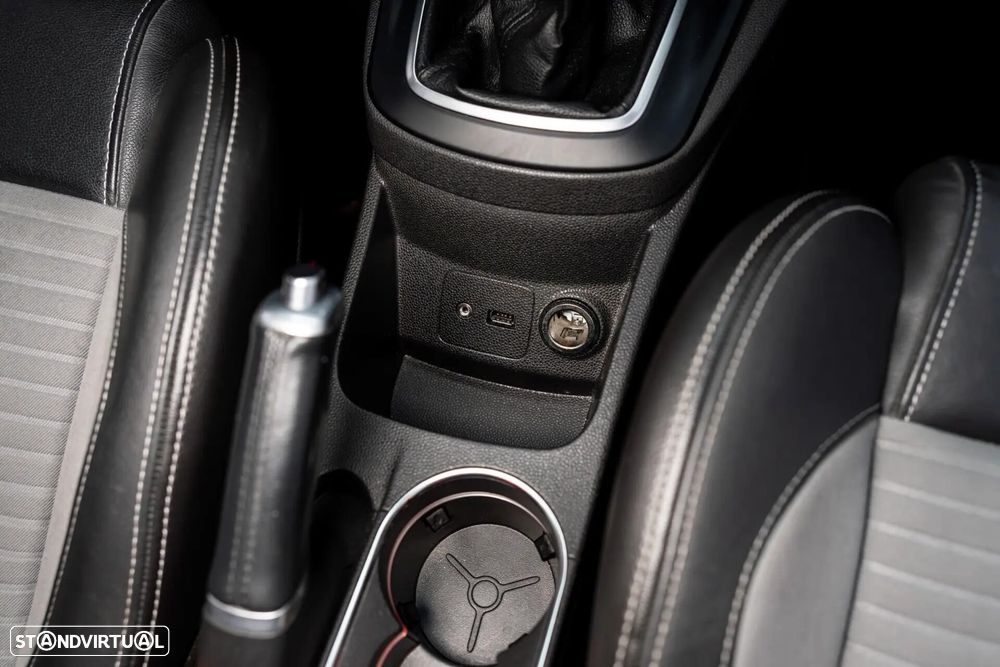 Ford Fiesta 1.6 EcoBoost c/ Pack Pele Desportiva ST - 39