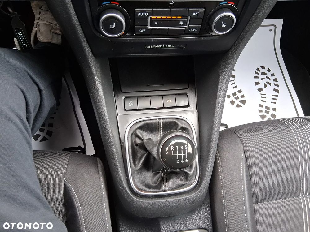 Volkswagen Golf 2.0 TDI DPF MATCH - 22