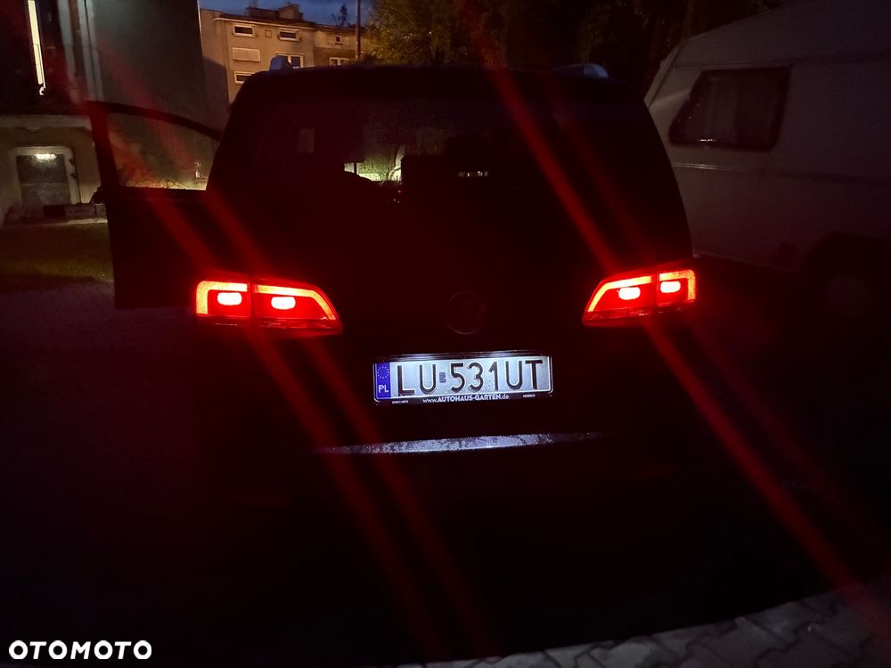 Volkswagen Touran - 16