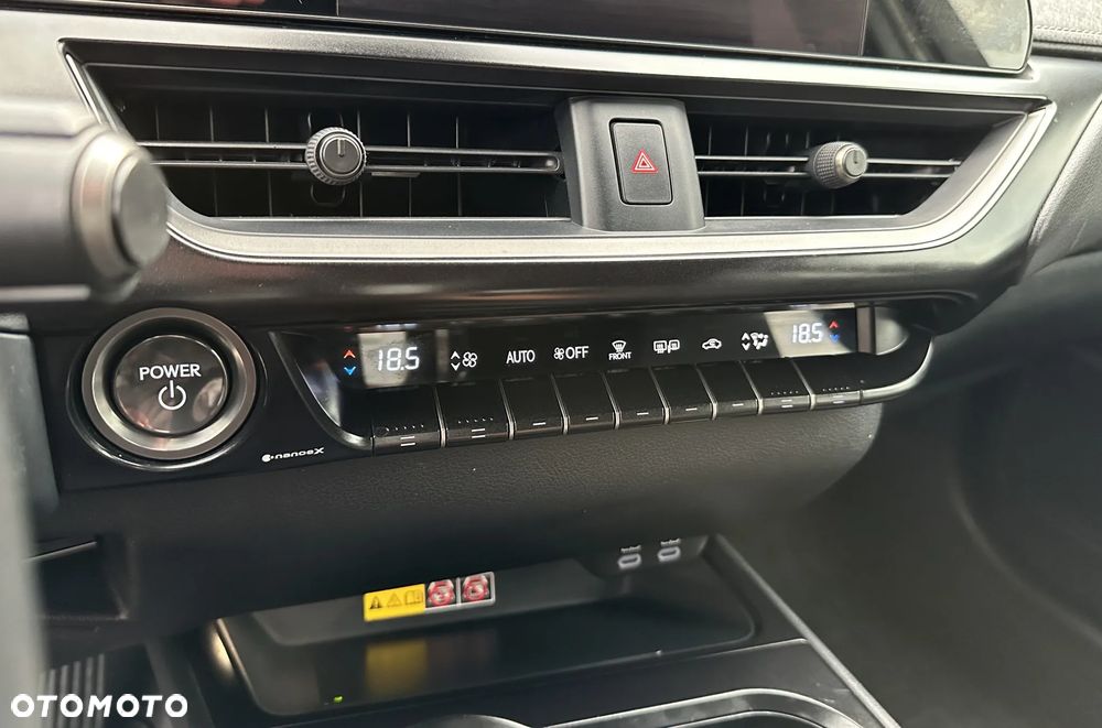 Lexus UX 250h GPF Business 2WD - 24
