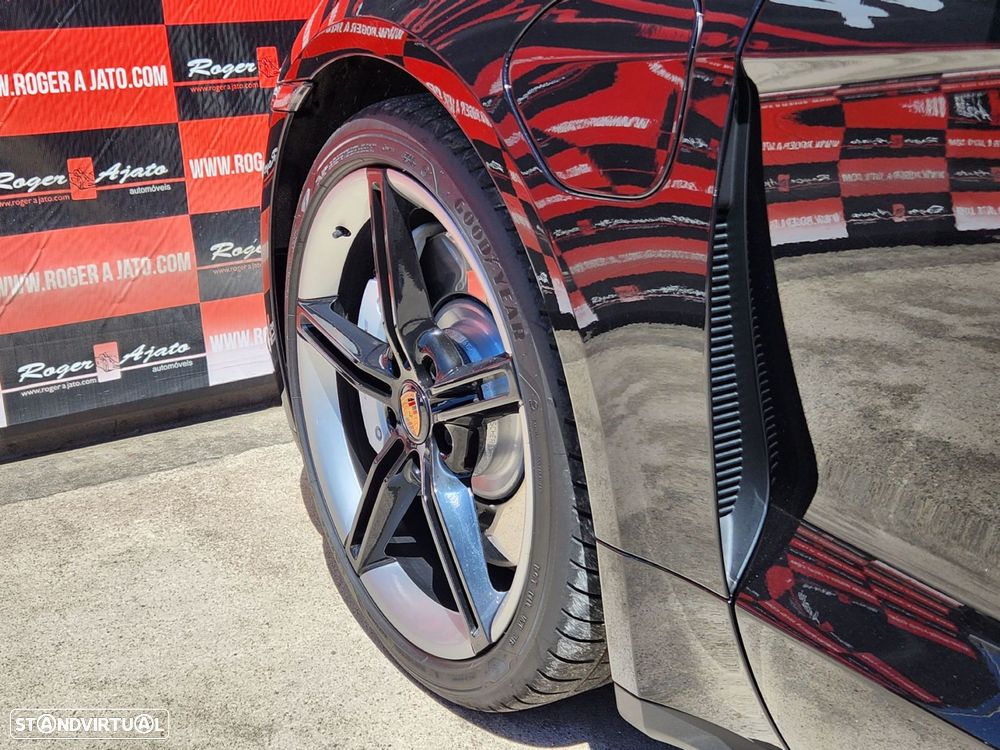 Porsche Taycan - 11