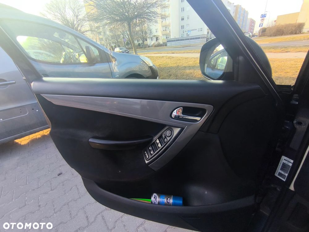 Citroën C4 Picasso 1.6 HDi Impress - 24