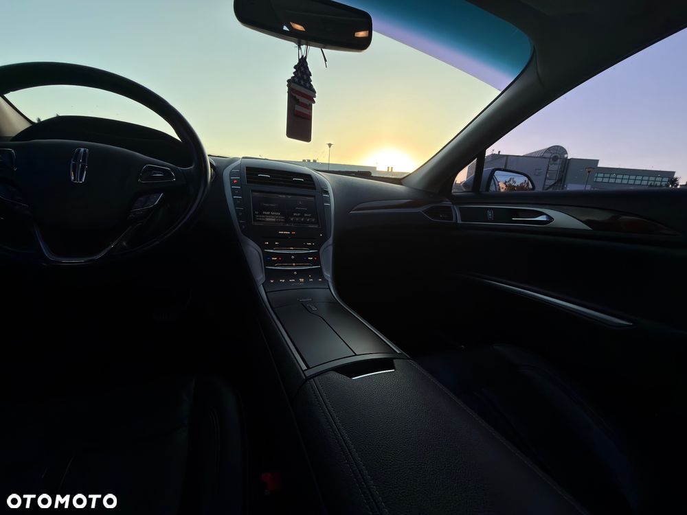 Lincoln MKZ - 30