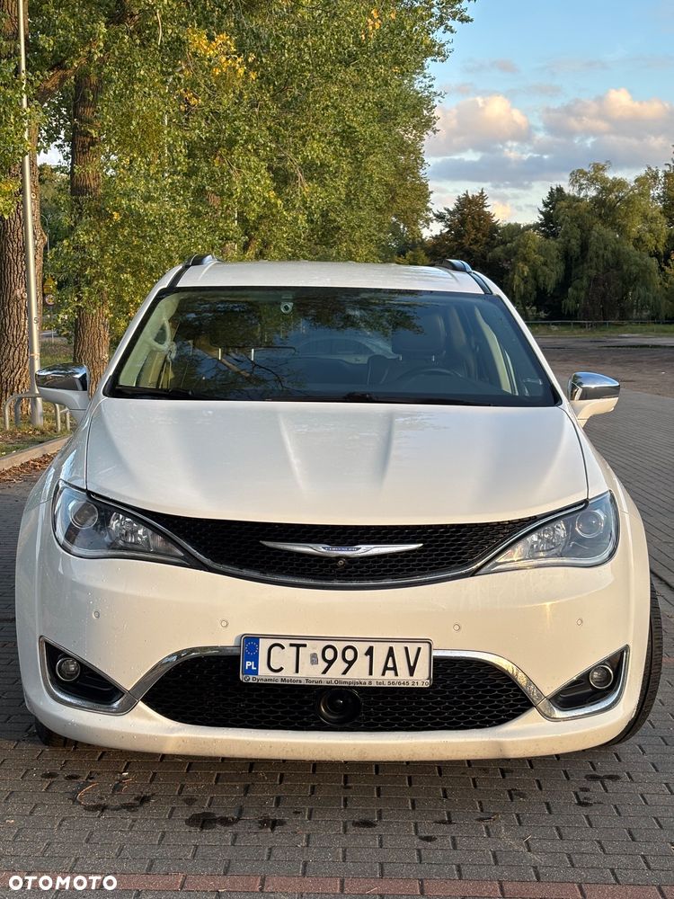 Chrysler Pacifica - 1
