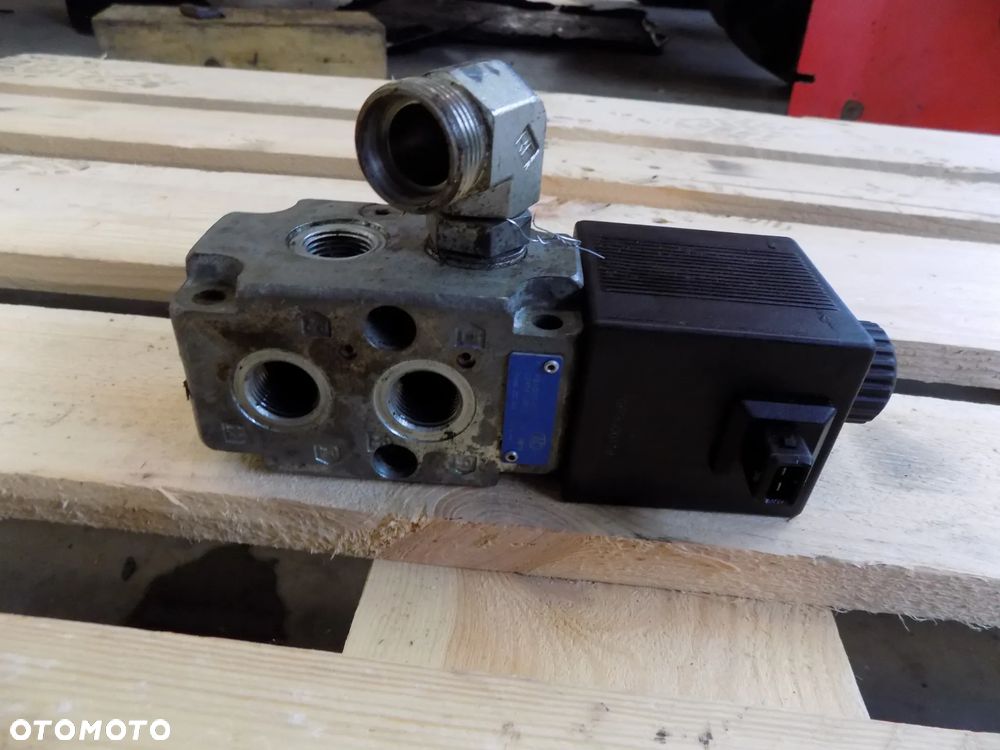 Merlo P 34.7 zawór hydrauliczny rozdzielacz elektrozawór R933007844 cewka - 2
