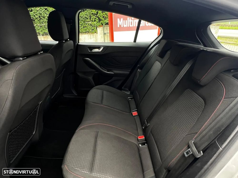 Ford Focus 1.0 EcoBoost MHEV ST-Line - 46