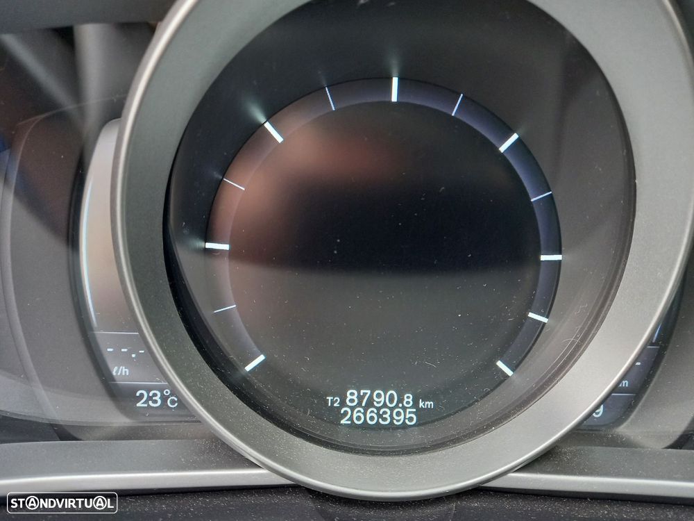 Volvo V40 2.0 D2 R-Design - 18
