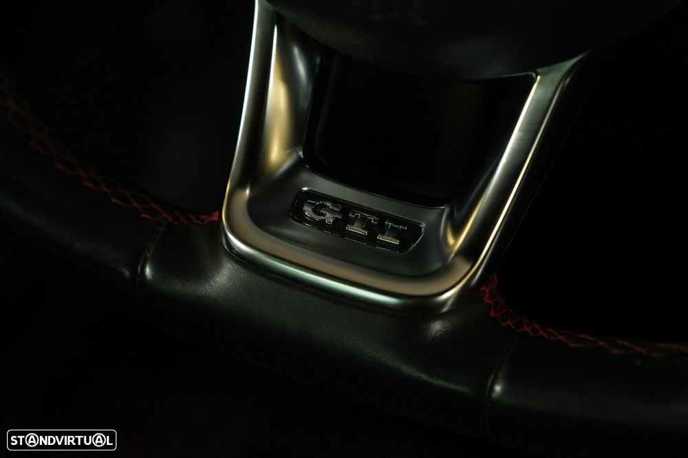 VW Golf 2.0 TSI GTI DSG - 23