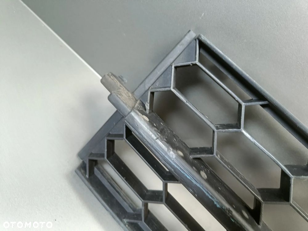 Kratka Zderzaka Środkowa Skoda Octavia 3 III Atrapa 5E0853677 - 2