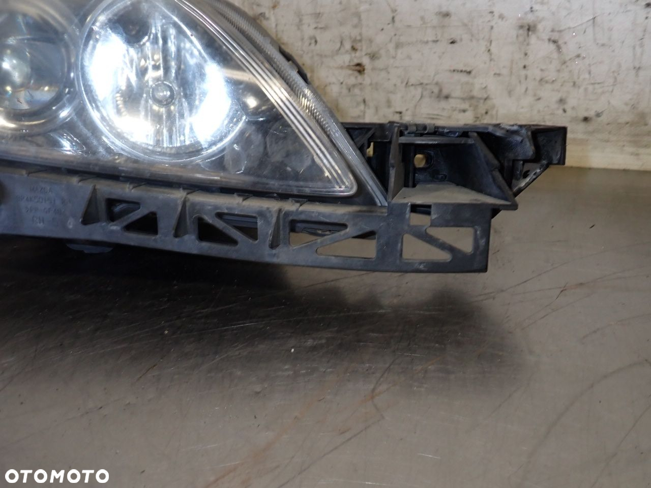LAMPA PRAWA PRZEDNIA XENON MAZDA 3 1.6 - 5