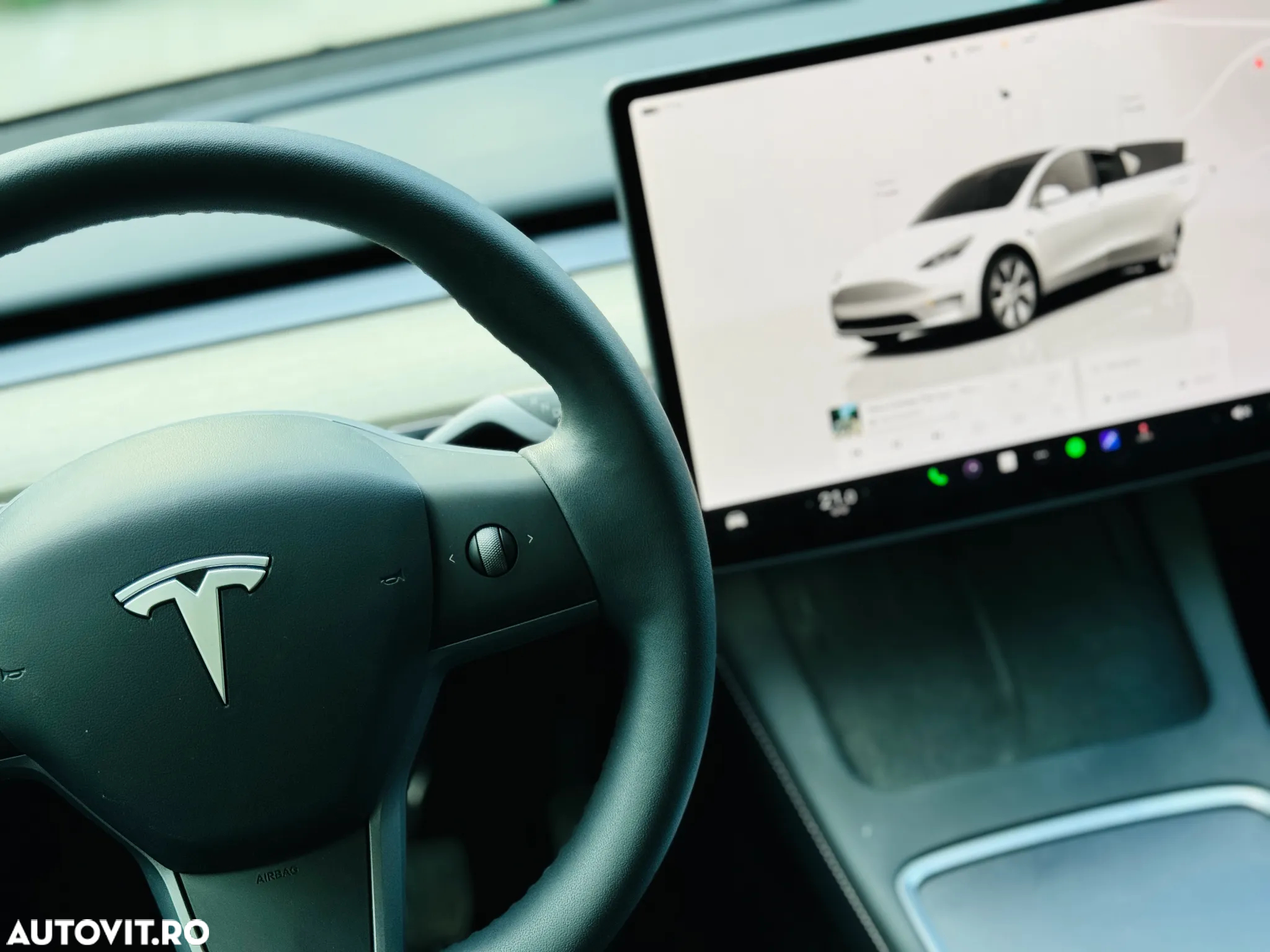 Tesla Model Y - 12