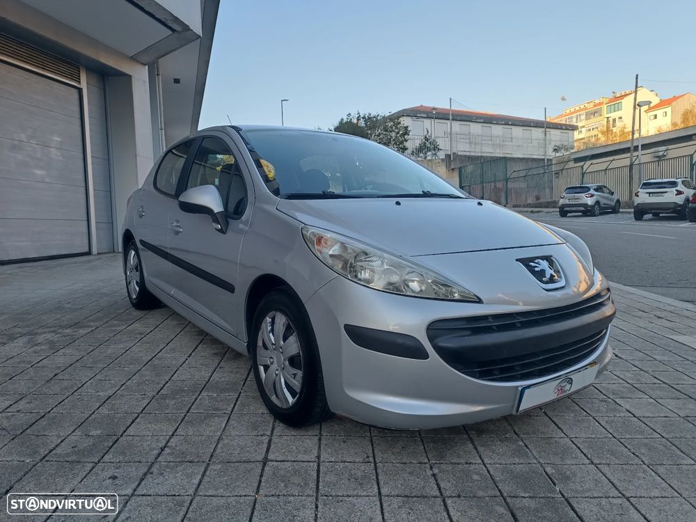 Peugeot 207 2008 photo 2