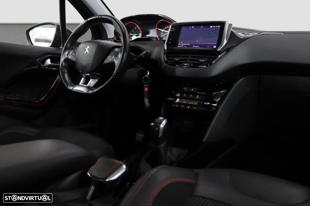 Peugeot 2008 1.2 PureTech GT Line - 6