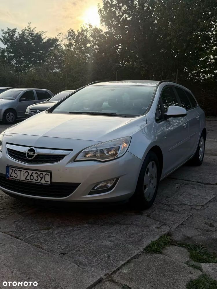 Opel Astra 2012 photo 3