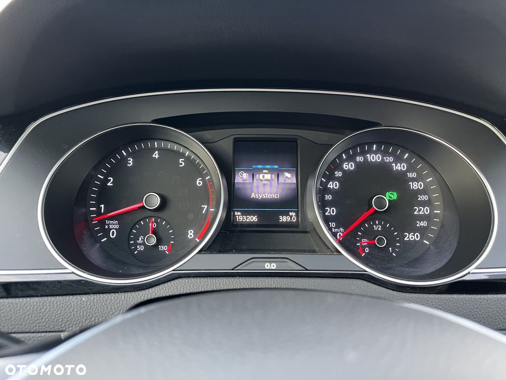 Volkswagen Passat - 26