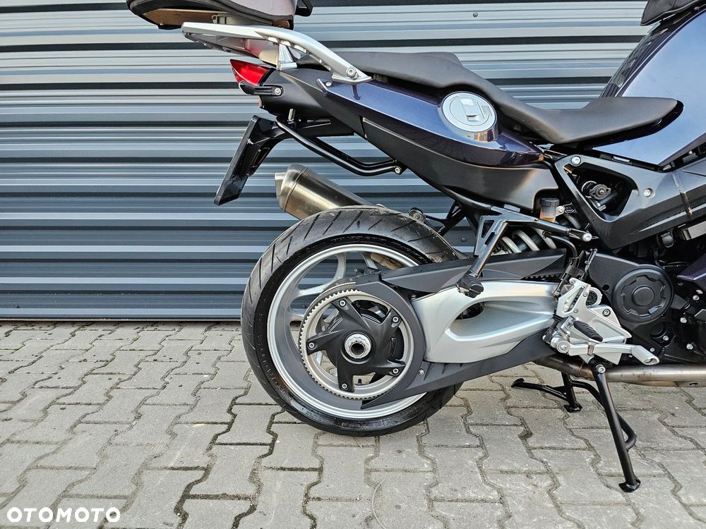 BMW F - 12