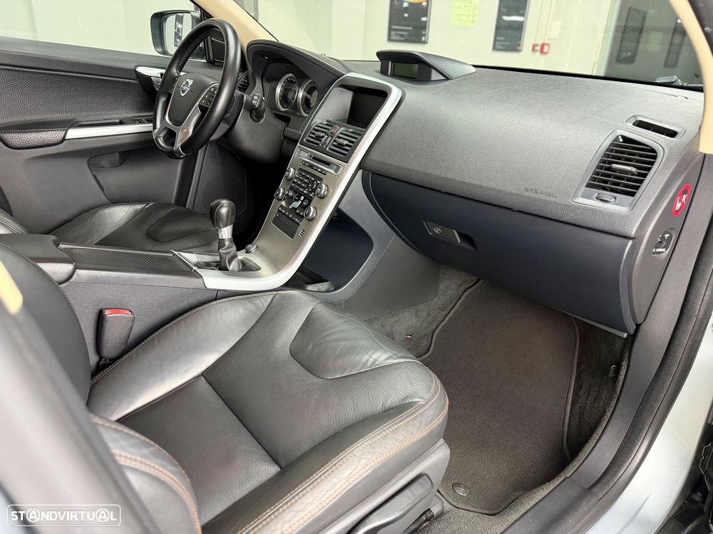Volvo XC 60 2.4 D Drive Momentum - 25