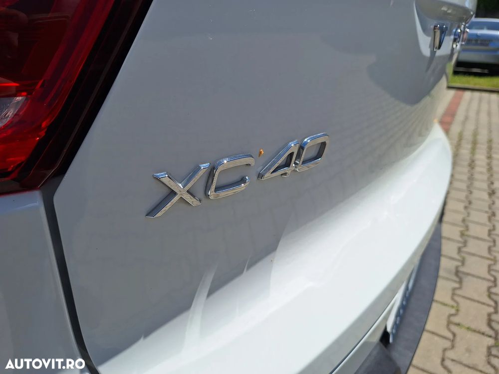 Volvo XC 40 T4 Geartronic Momentum Pro - 39