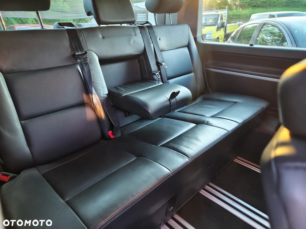 Volkswagen Multivan - 11
