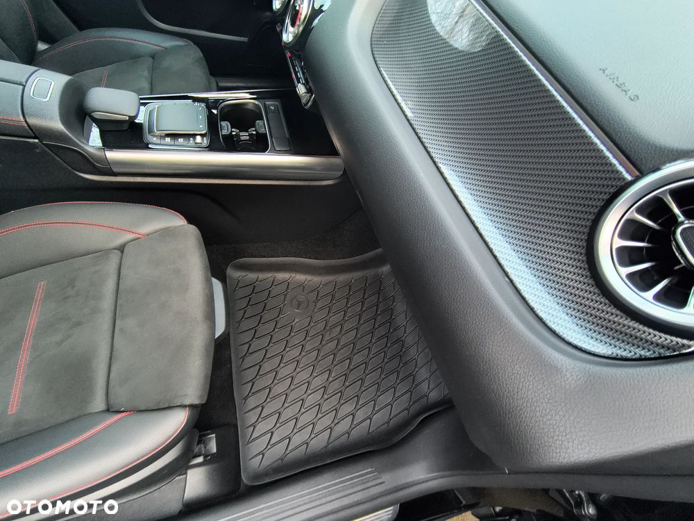 Mercedes-Benz GLA 250 8G-DCT AMG Line - 19