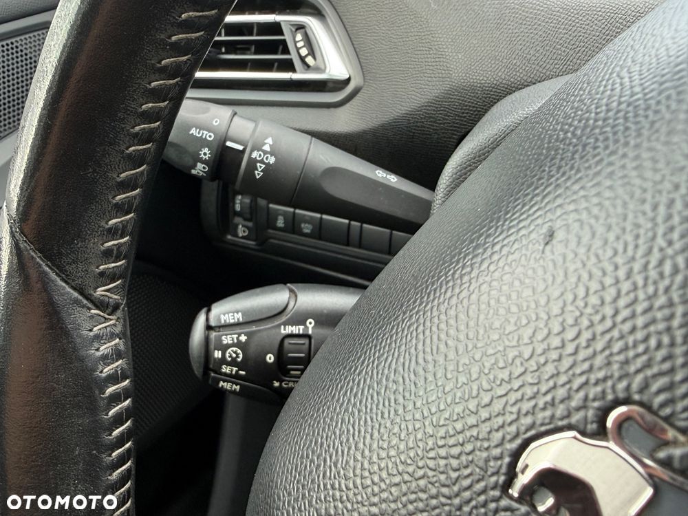 Peugeot 308 - 23