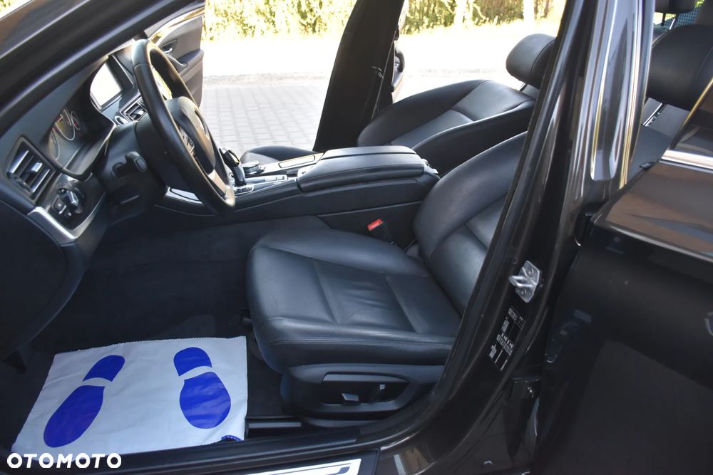 BMW Seria 5 518d Luxury Line - 13