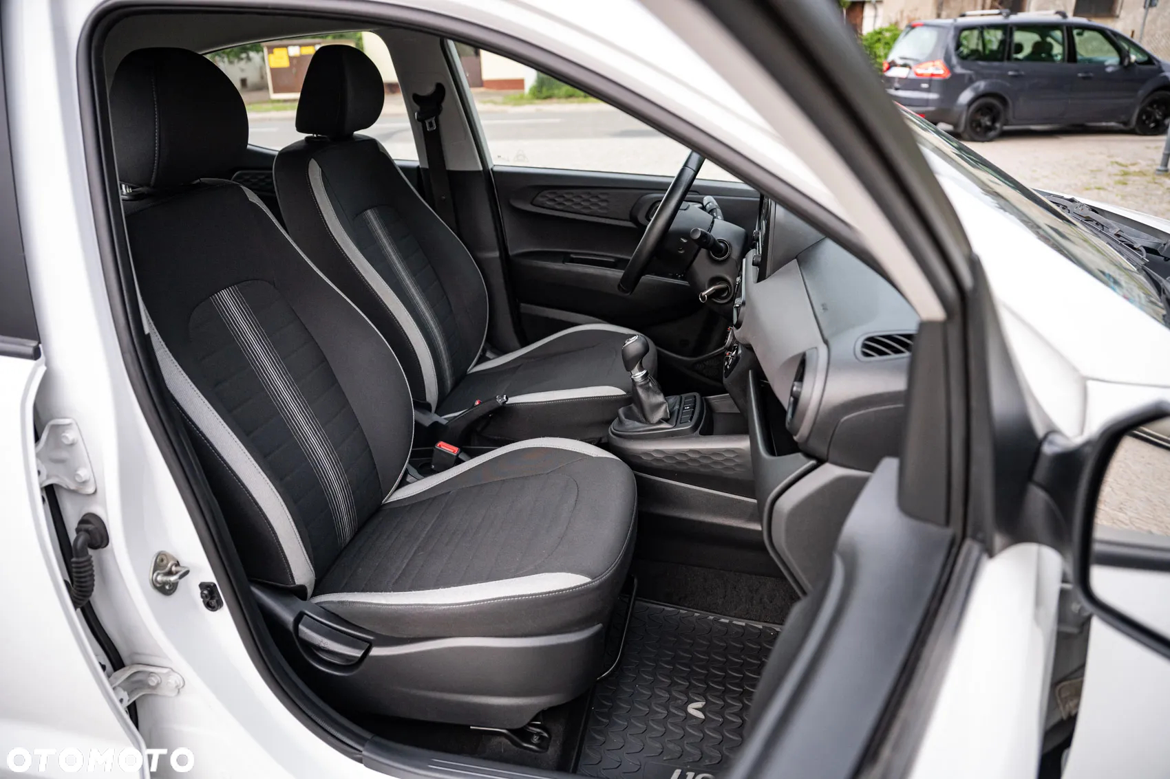 Hyundai i10 - 25