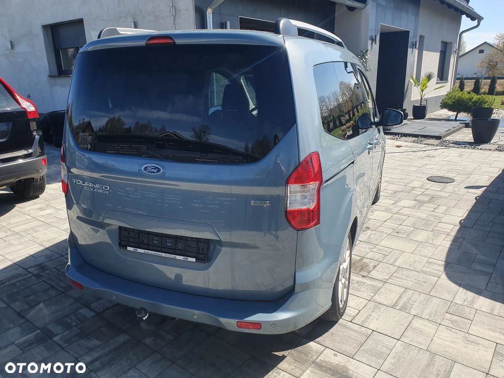 Ford Tourneo Courier 1.0 EcoBoost S&S Titanium - 8