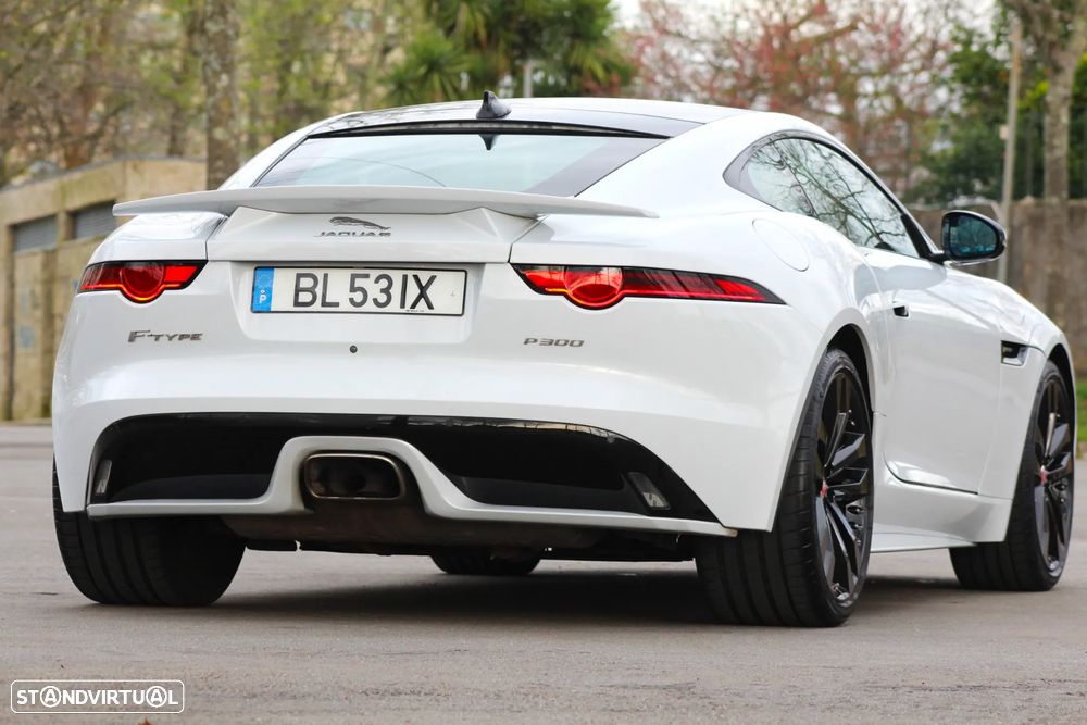 Jaguar F-Type 2.0 i4 R-Dynamic Black - 16