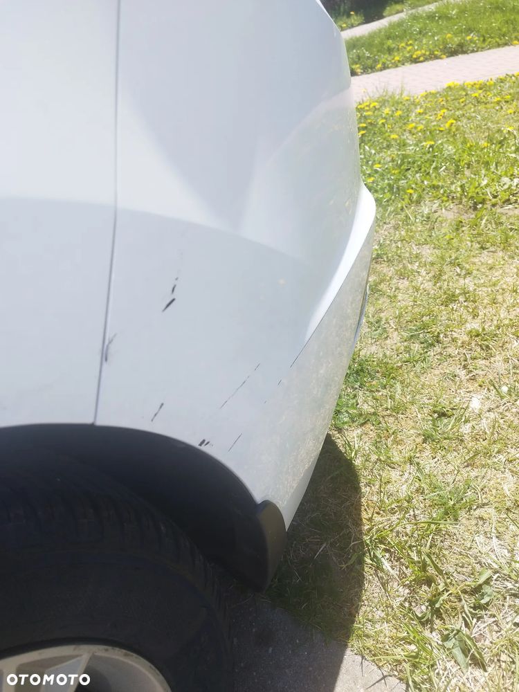 Hyundai Elantra 1.6 Comfort - 13