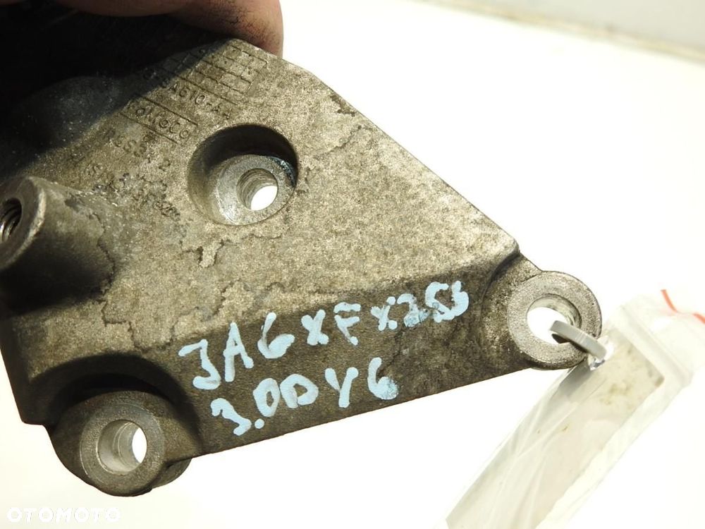 ŁAPA ROLKA SILNIKA JAGUAR XF X250 3.0 D V6 9X23-8A610-AA - 2