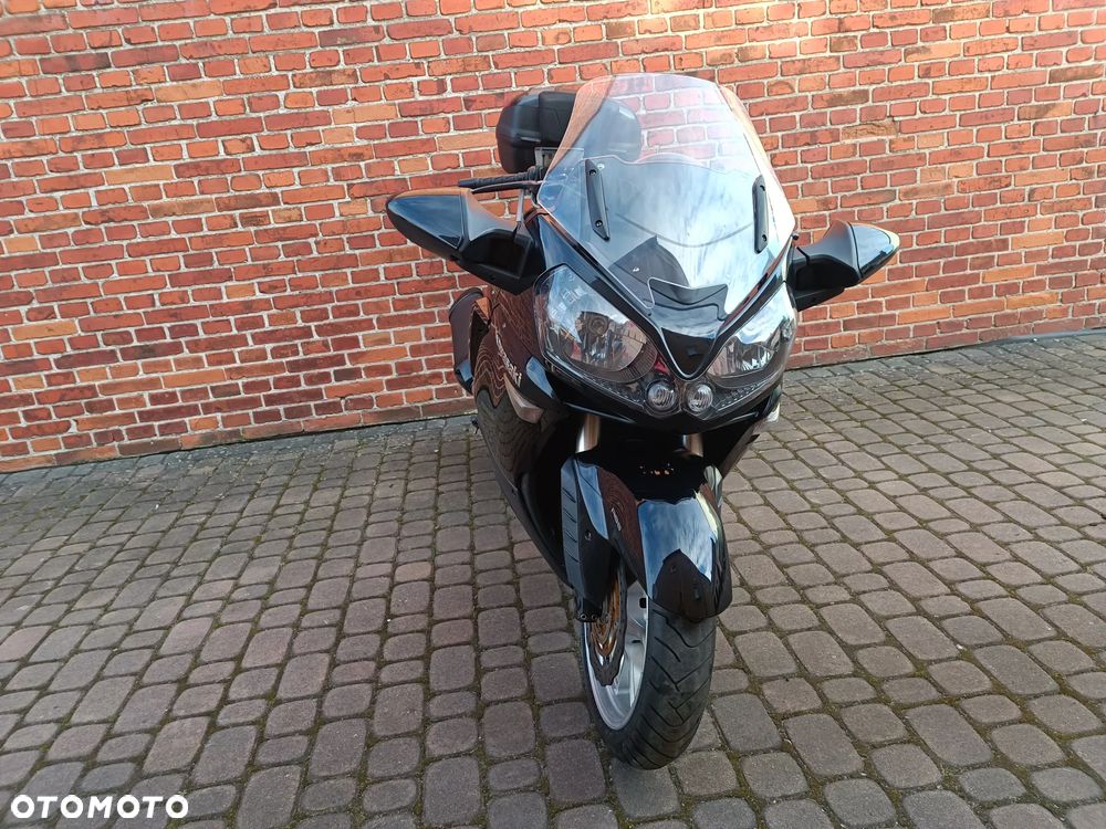 Kawasaki GTR - 16